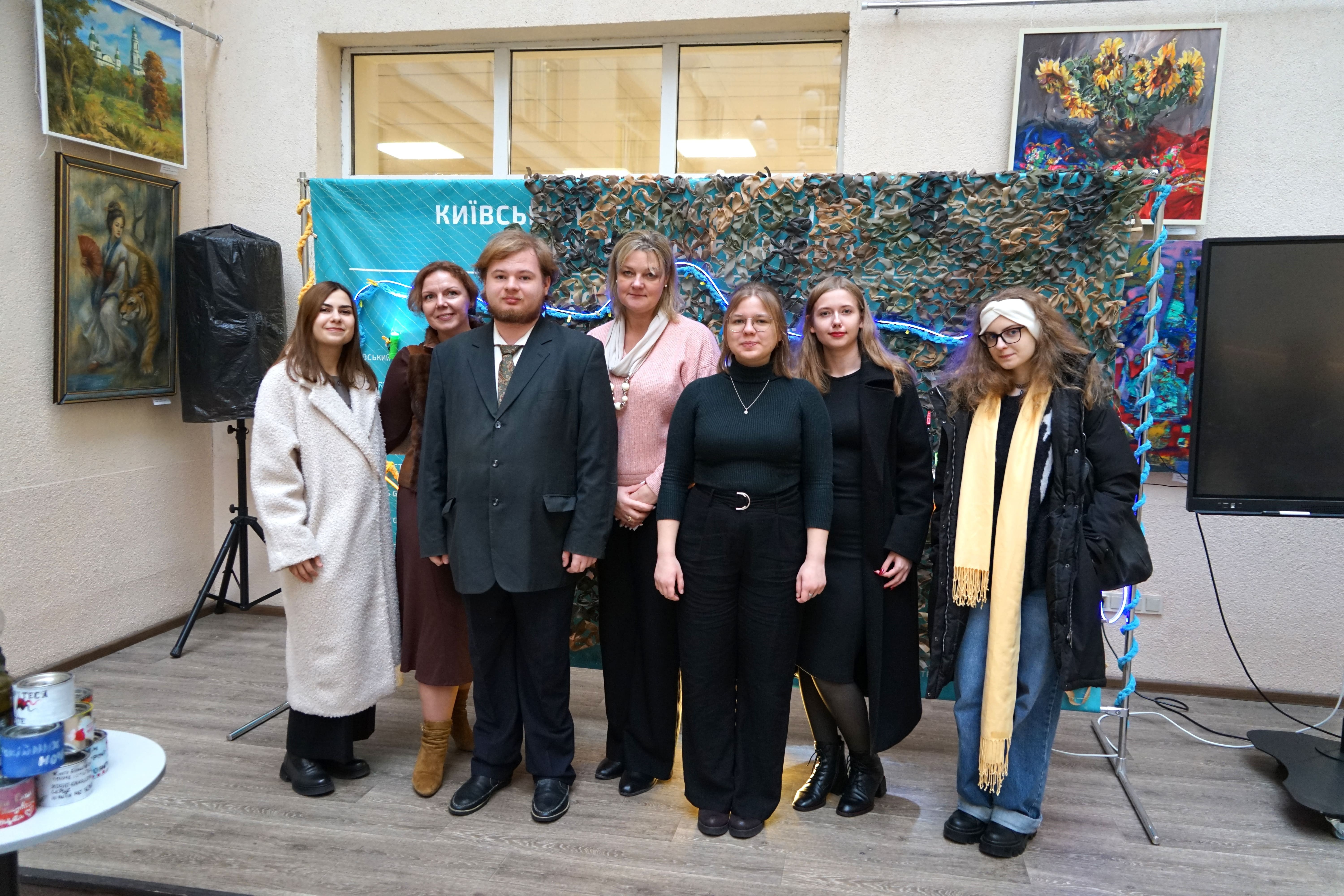 Студентський мистецько-благодійний проєкт Університету Грінченка «Місця щасливих людей: промені нашого тепла!» до Міжнародного дня студентів Студентський мистецько-благодійний проєкт Університету Грінченка «Місця щасливих людей: промені нашого тепла!» до Міжнародного дня студентів