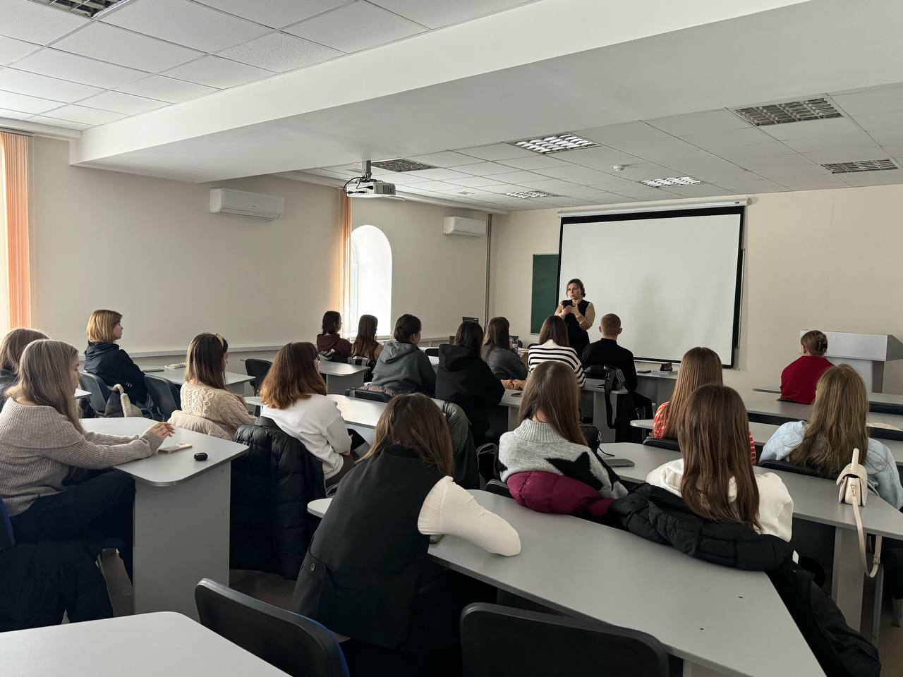 1000 днів повномасштабної війни. Дипломатія в умовах воєнного часу: як змінилася аналітика та комунікації в дипломатичній практиці?