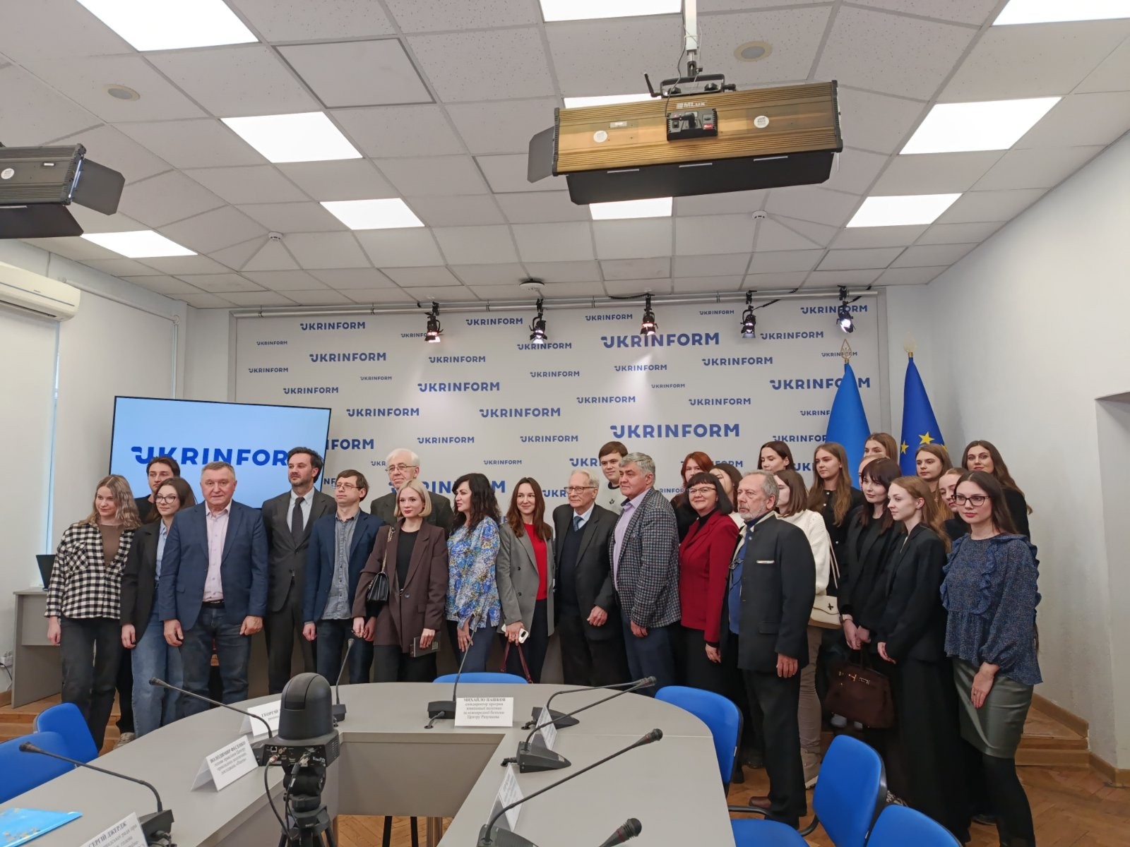 Круглий стіл на тему «Зовнішня політика України в контексті геополітичних процесів» Круглий стіл на тему «Зовнішня політика України в контексті геополітичних процесів»