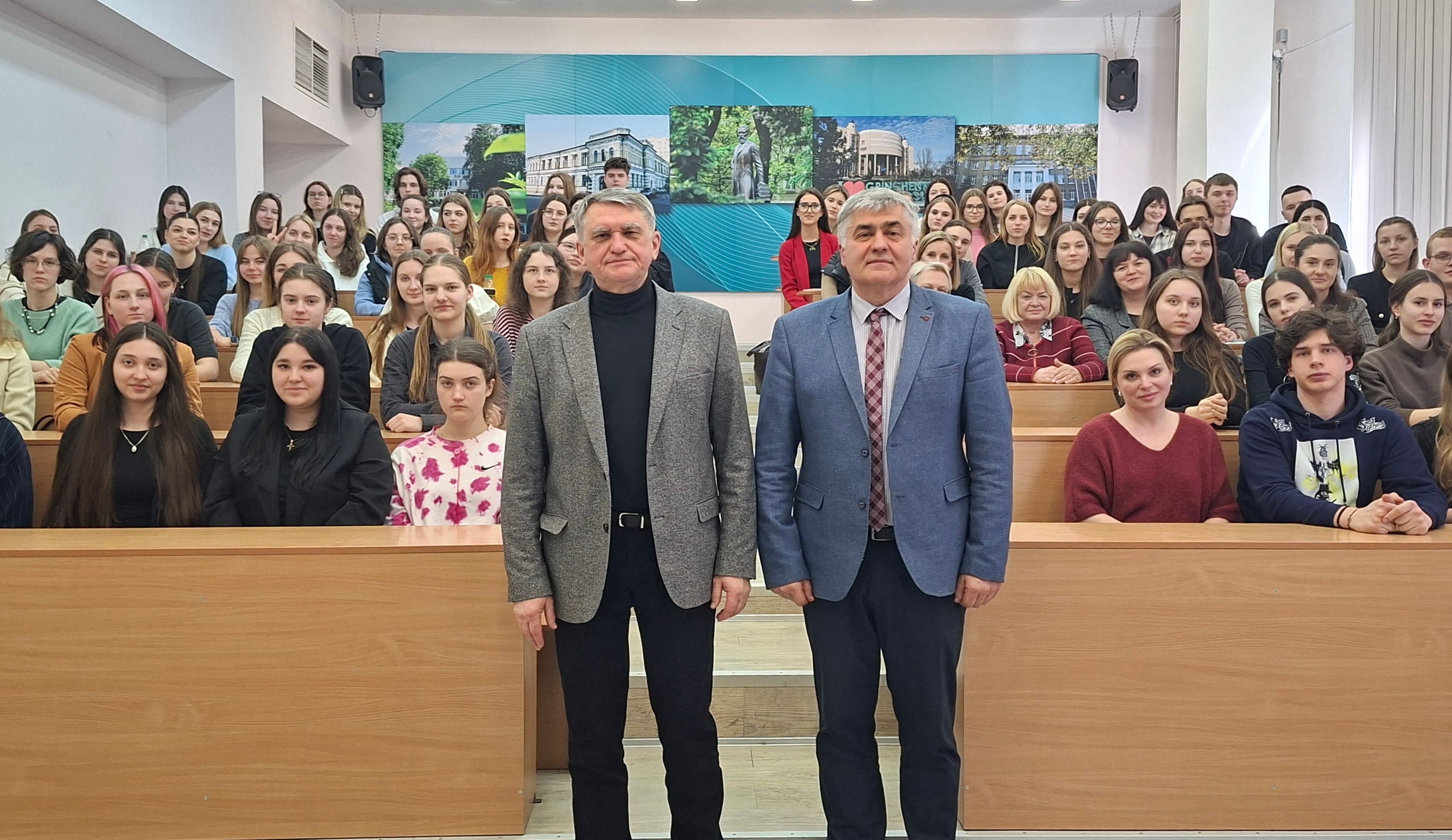 Рандеву з професіоналом: фаховий аналіз першого року другої каденції Дональда Трампа від Олега Шамшура, Надзвичайного та Повноважного Посла України