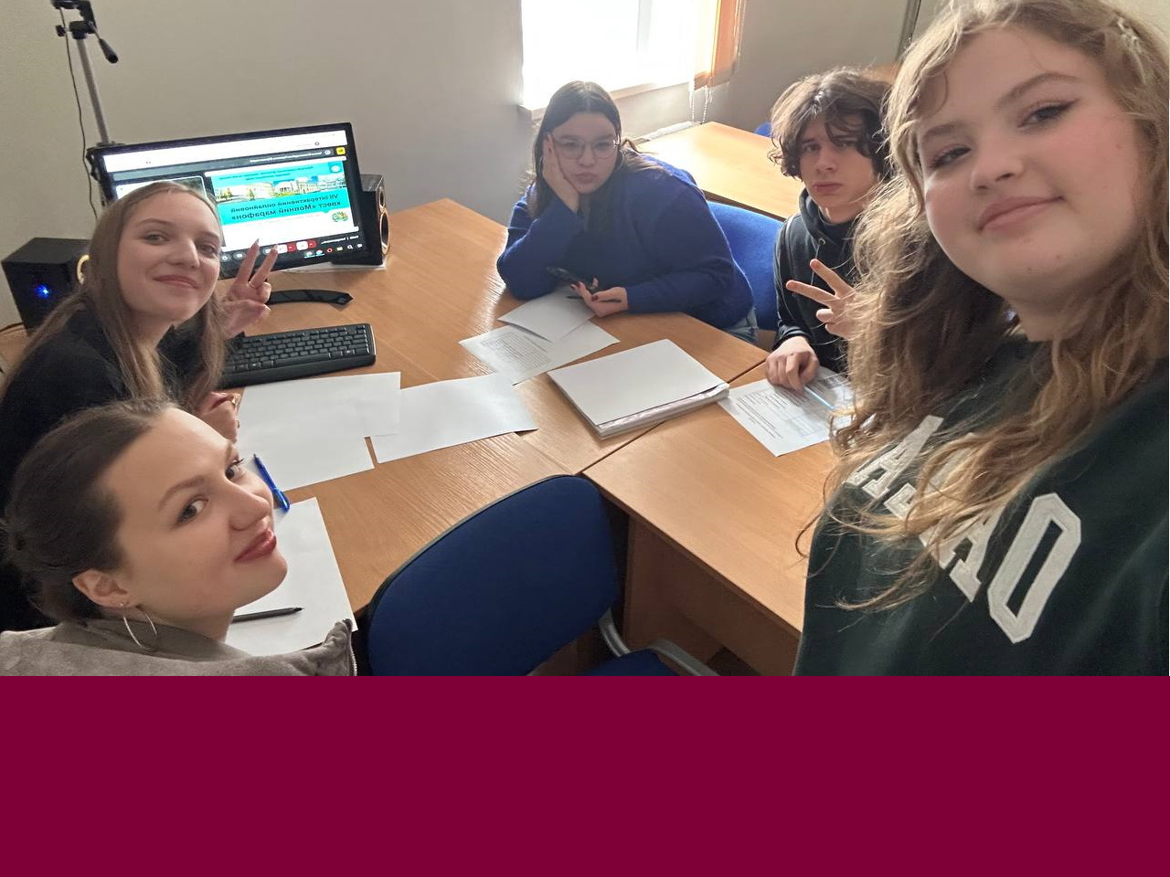 Вітаємо студентів ФПМВ з почесним ІІ місцем у квесті «Мовний марафон!»